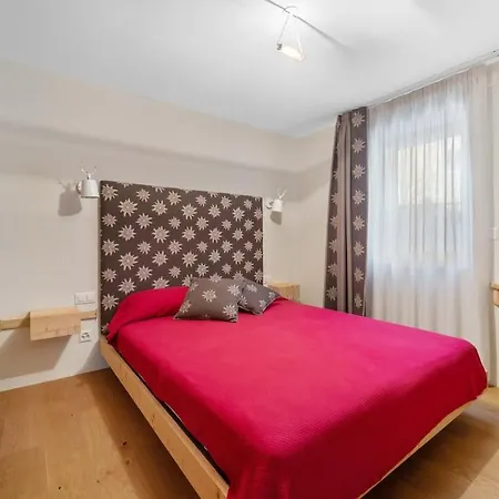 Chesa Wolf Apartament *